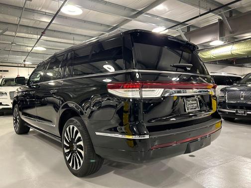 INFINITE BLACK 2022 Lincoln Navigator Black Label