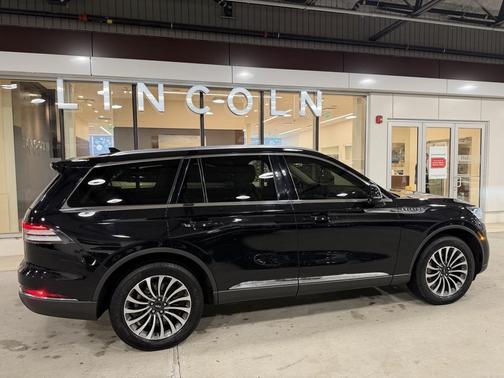 2022 Lincoln Aviator Standard AWD