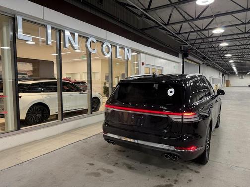 2022 Lincoln Aviator Standard AWD
