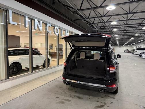 2022 Lincoln Aviator Standard AWD