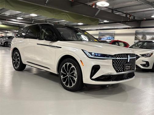 2025 Lincoln Nautilus Reserve