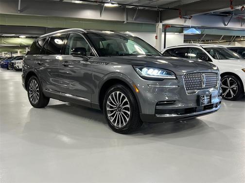 2022 Lincoln Aviator Standard AWD