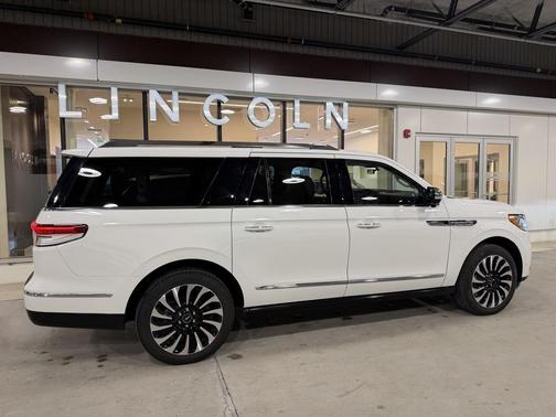 2022 Lincoln Navigator Black Label