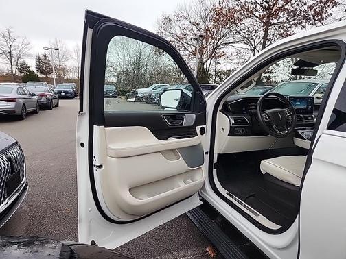 2022 Lincoln Navigator Black Label