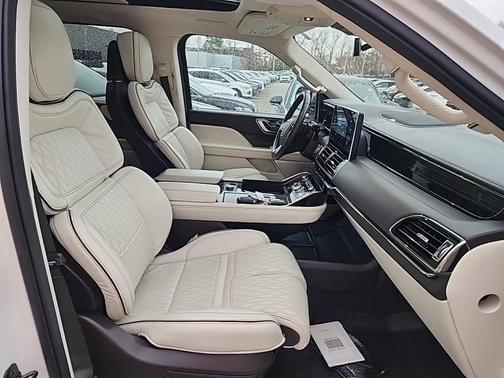 2022 Lincoln Navigator Black Label
