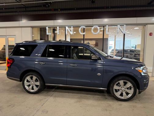 BLUE TINTED CLEARCOAT 2022 Ford Expedition King Ranch