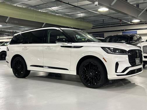 PRISTINE WHITE MET 3C 2026 Lincoln Aviator Reserve AWD