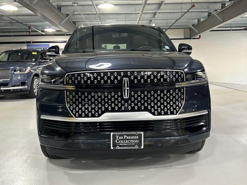 FLIGHT BLUE METALLIC CC 2026 Lincoln Navigator Reserve