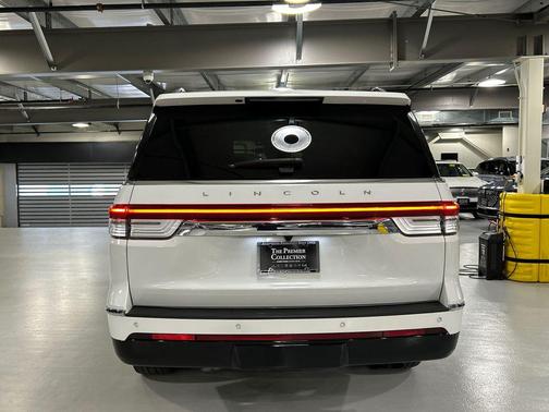 PRISTINE WHITE METALLIC 3C 2022 Lincoln Navigator Reserve