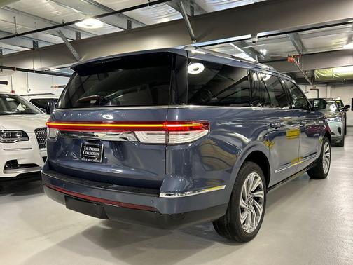 OCEAN DRIVE BLUE METALLIC 2023 Lincoln Navigator Reserve