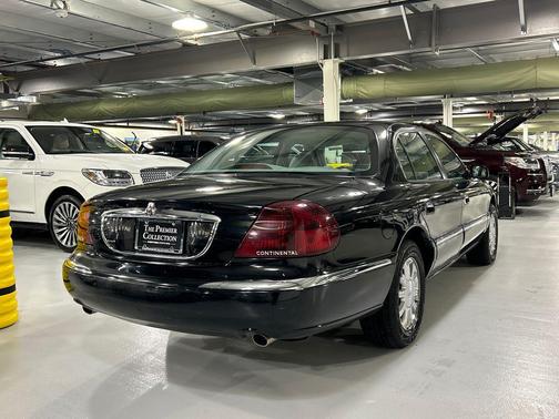 Black Clearcoat 2002 Lincoln Continental Base