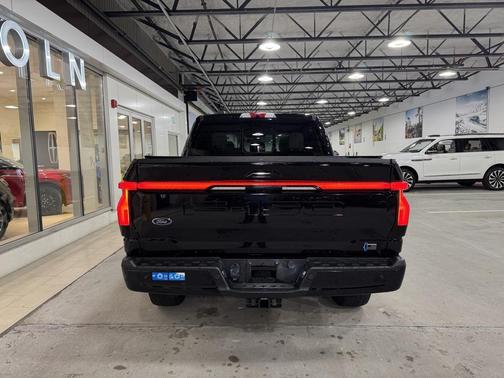 2022 Ford F-150 Lightning Platinum