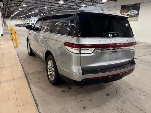 SILVER RADIANCE 2022 Lincoln Navigator Standard
