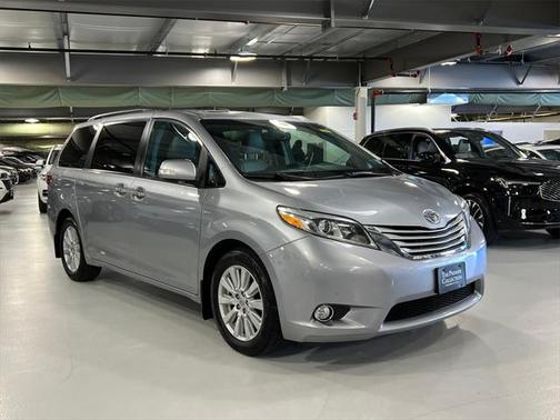 2017 Toyota Sienna XLE