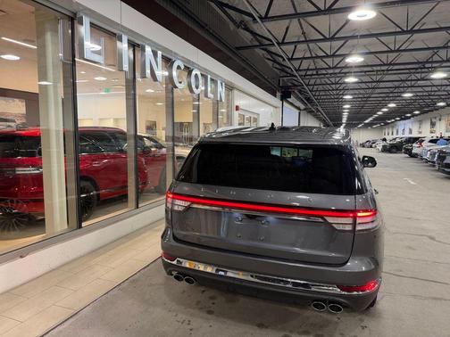 Asher Gray Metallic Clearcoat 2023 Lincoln Aviator Standard AWD