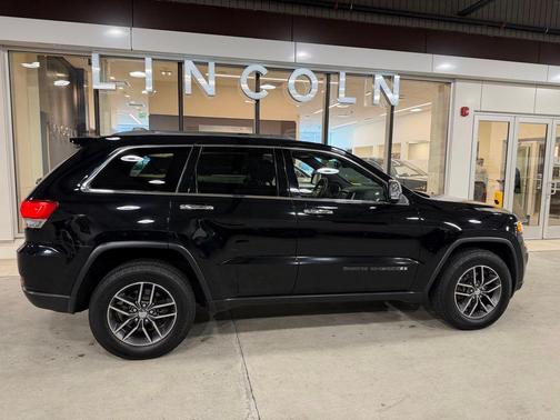Diamond Black Crystal Pearlcoat 2018 Jeep Grand Cherokee Limited