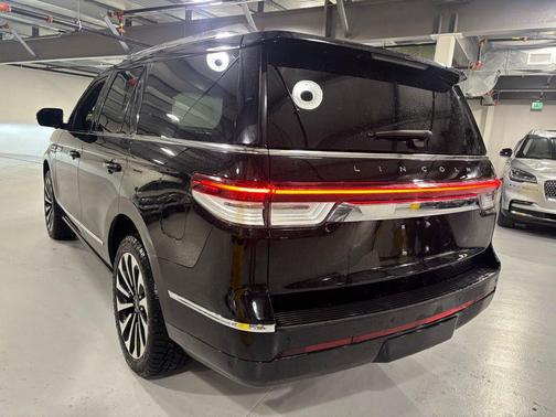 INFINITE BLACK 2023 Lincoln Navigator Reserve