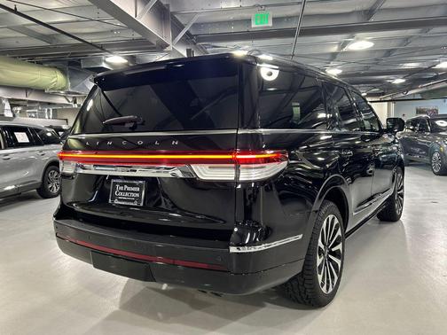 INFINITE BLACK 2023 Lincoln Navigator Reserve