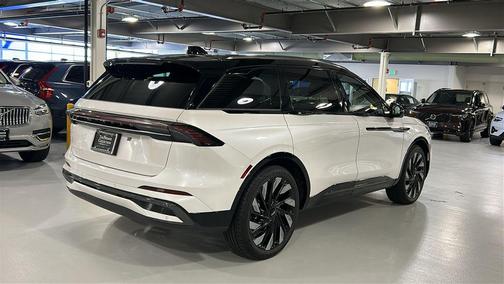 WHITE PLATINUM MET 3C 2026 Lincoln Nautilus Reserve