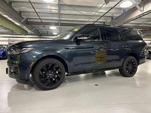 Flight Blue Metallic Clearcoat 2026 Lincoln Navigator Reserve