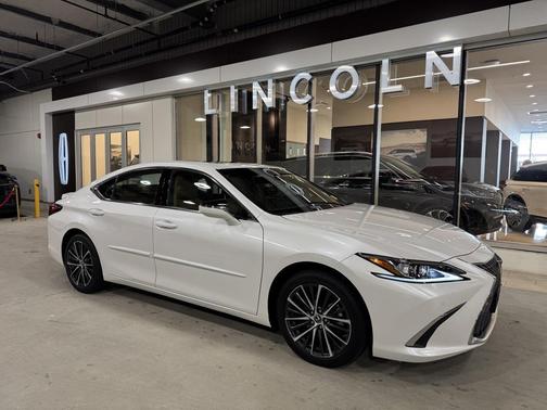 2023 Lexus ES 300h Base