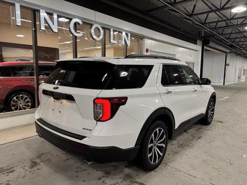 2022 Ford Explorer ST-Line