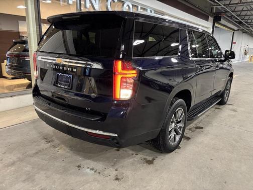 2023 Chevrolet Suburban LT