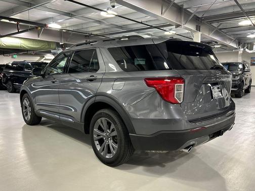 CARBONIZED GRAY METALLIC 2022 Ford Explorer XLT