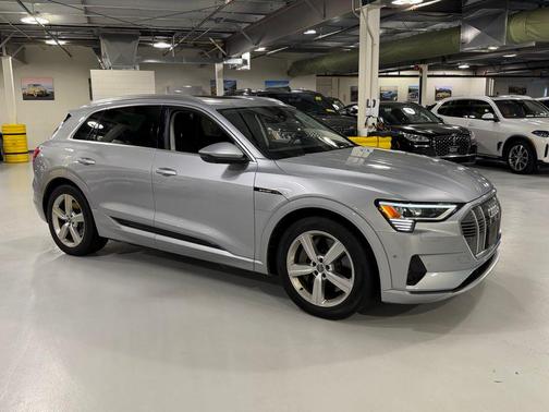 2019 Audi e-tron Premium Plus