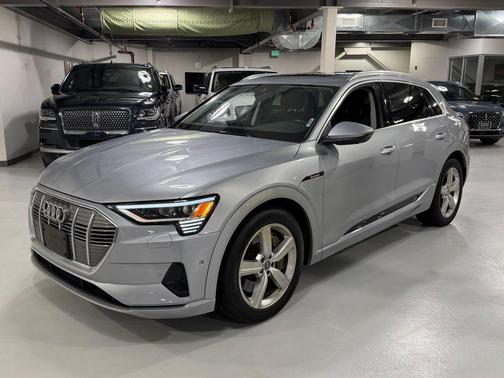 2019 Audi e-tron Premium Plus