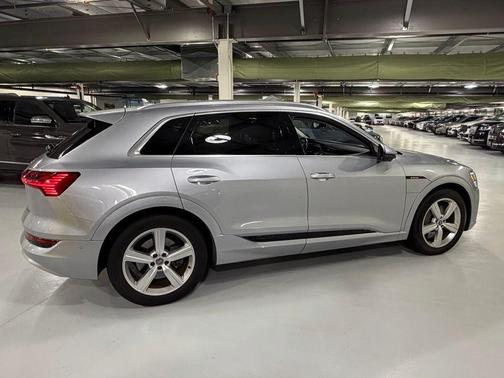 2019 Audi e-tron Premium Plus