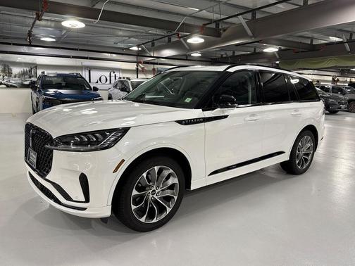 PRISTINE WHITE MET 3C 2026 Lincoln Aviator Premiere