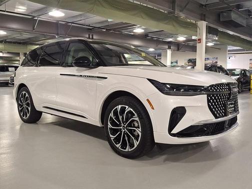 2025 Lincoln Nautilus Reserve