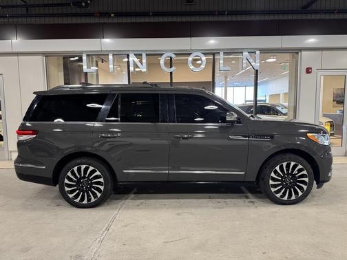 2022 Lincoln Navigator Black Label