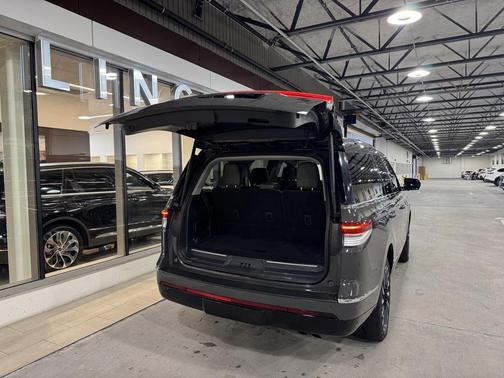 2022 Lincoln Navigator Black Label