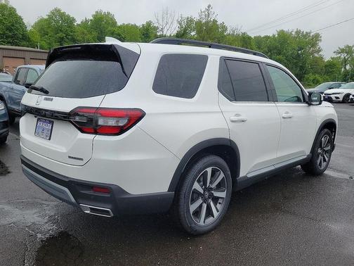 2025 Honda Pilot Touring 8-Passenger