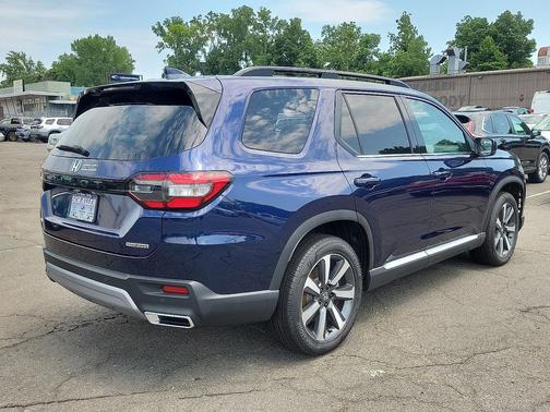 2025 Honda Pilot Touring 8-Passenger