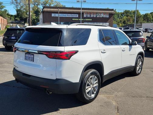 2022 Chevrolet Traverse LT Cloth