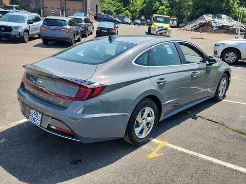 2022 Hyundai SONATA SE