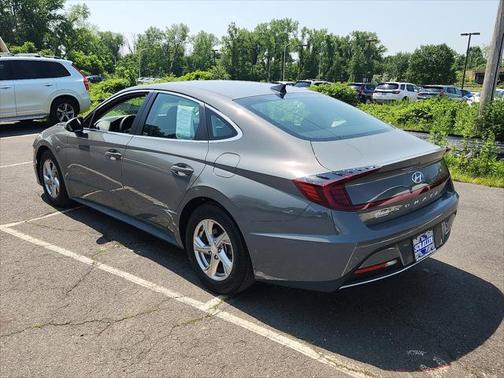 2022 Hyundai SONATA SE
