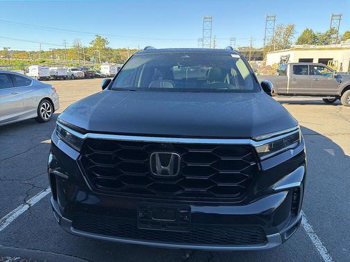 2023 Honda Pilot AWD Elite