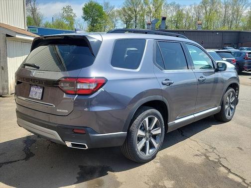 2025 Honda Pilot Touring 8-Passenger