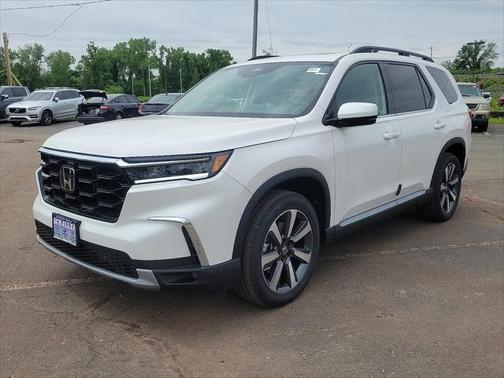 2025 Honda Pilot Touring 8-Passenger