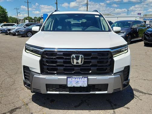 Platinum White Pearl - WX 2026 Honda Pilot Touring 8-Passenger