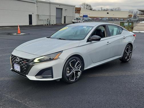 2023 Nissan Altima SR FWD