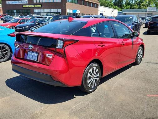 2021 Toyota Prius LE