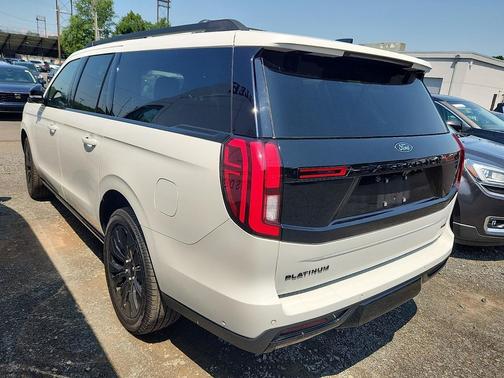Star White Metallic Tri-Coat 2025 Ford Expedition Max Platinum