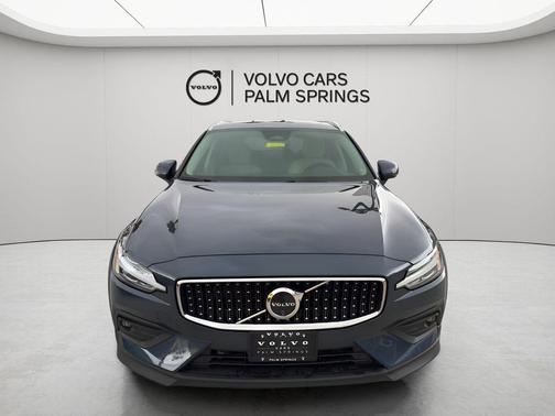 2024 Volvo V60 Cross Country B5 Plus