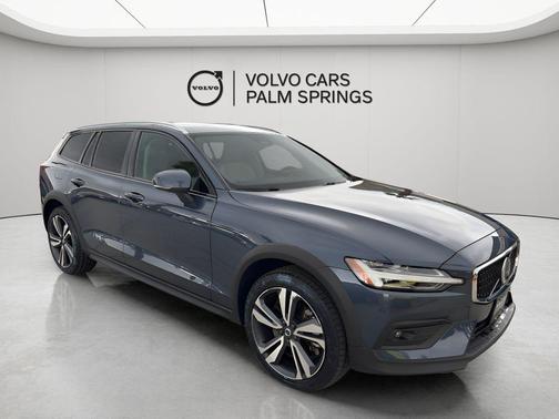 2024 Volvo V60 Cross Country B5 Plus