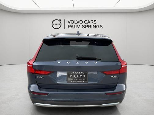2024 Volvo V60 Cross Country B5 Plus